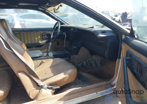 1984 Chevrolet Camaro z USA, uszkodzony, nr VIN 1G1AP87HXEL202305